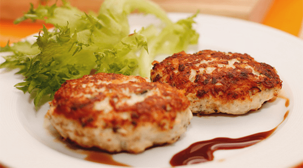 Chicken cutlets lose weight under proper nutrition
